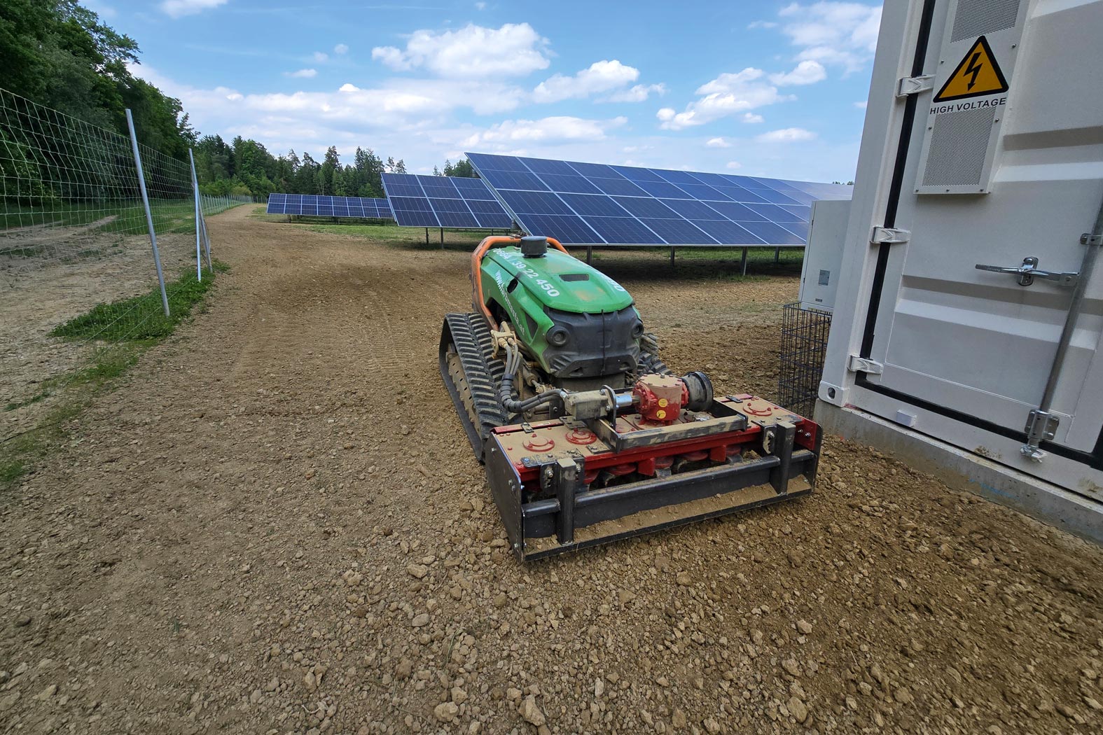 harbmasta stefan harb gruenraumpflege landschaftspflege suedoststeiermark graz-umgebung Agri-PV rekultivieren PV-Anlagen, Freiflächenanlagen pflegen Photovoltaik-Anlage Mähraupe Flurschäden Erdbewegung PV-Module